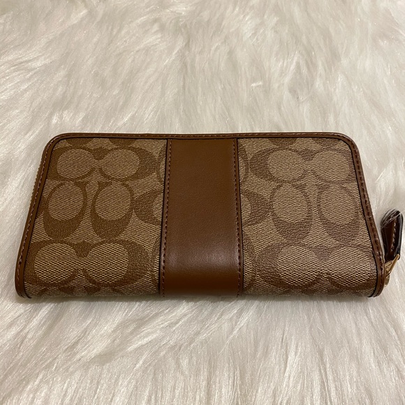 Coach purse and wallet set